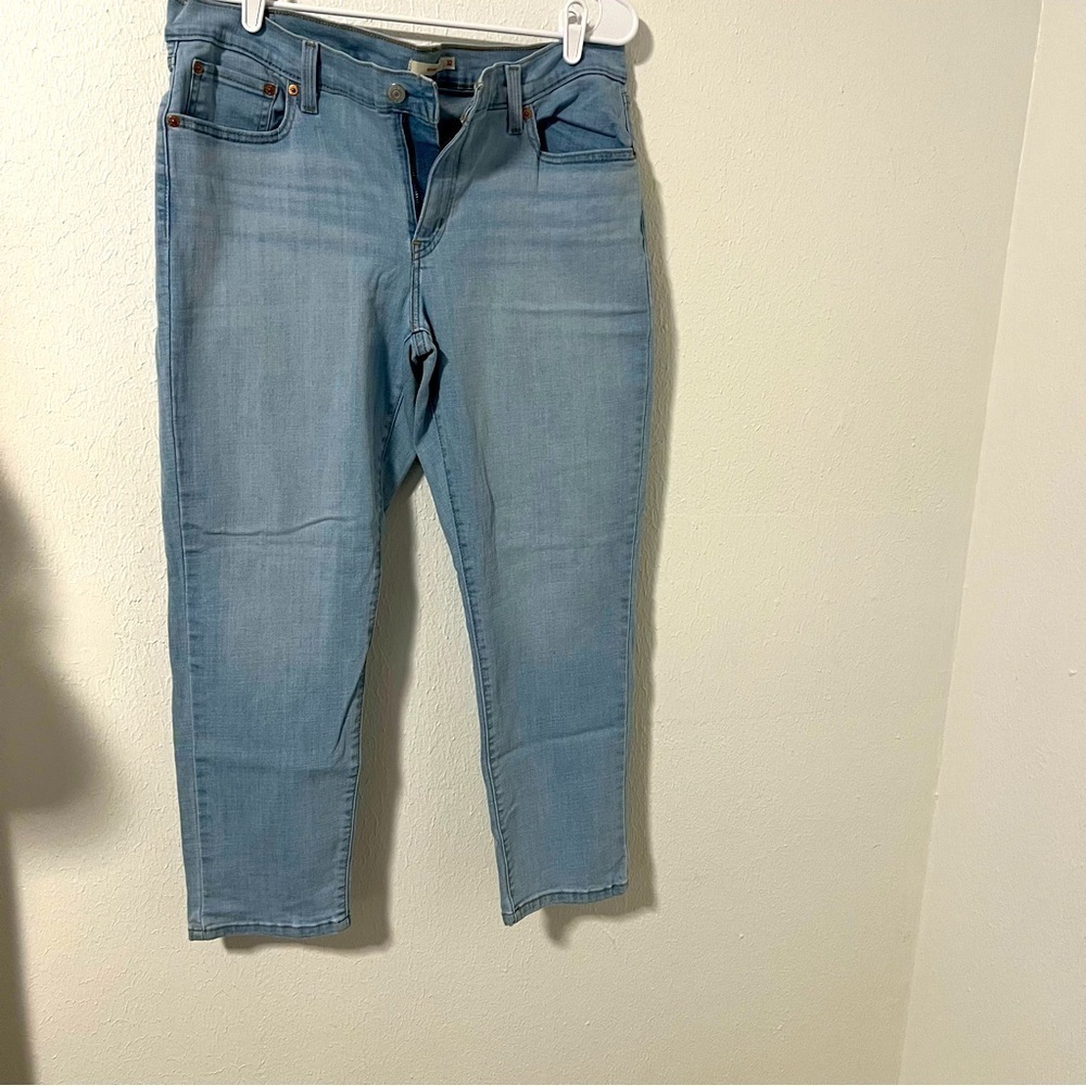 Levi's Women’s Boyfriend Jeans Size 32 Light Wash Stretch Straight Leg EUC